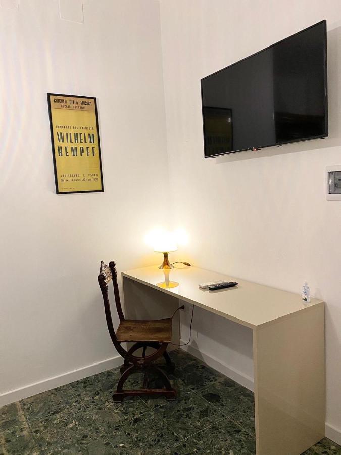 Al Teatro Bed & Breakfast Reggio di Calabria Bagian luar foto