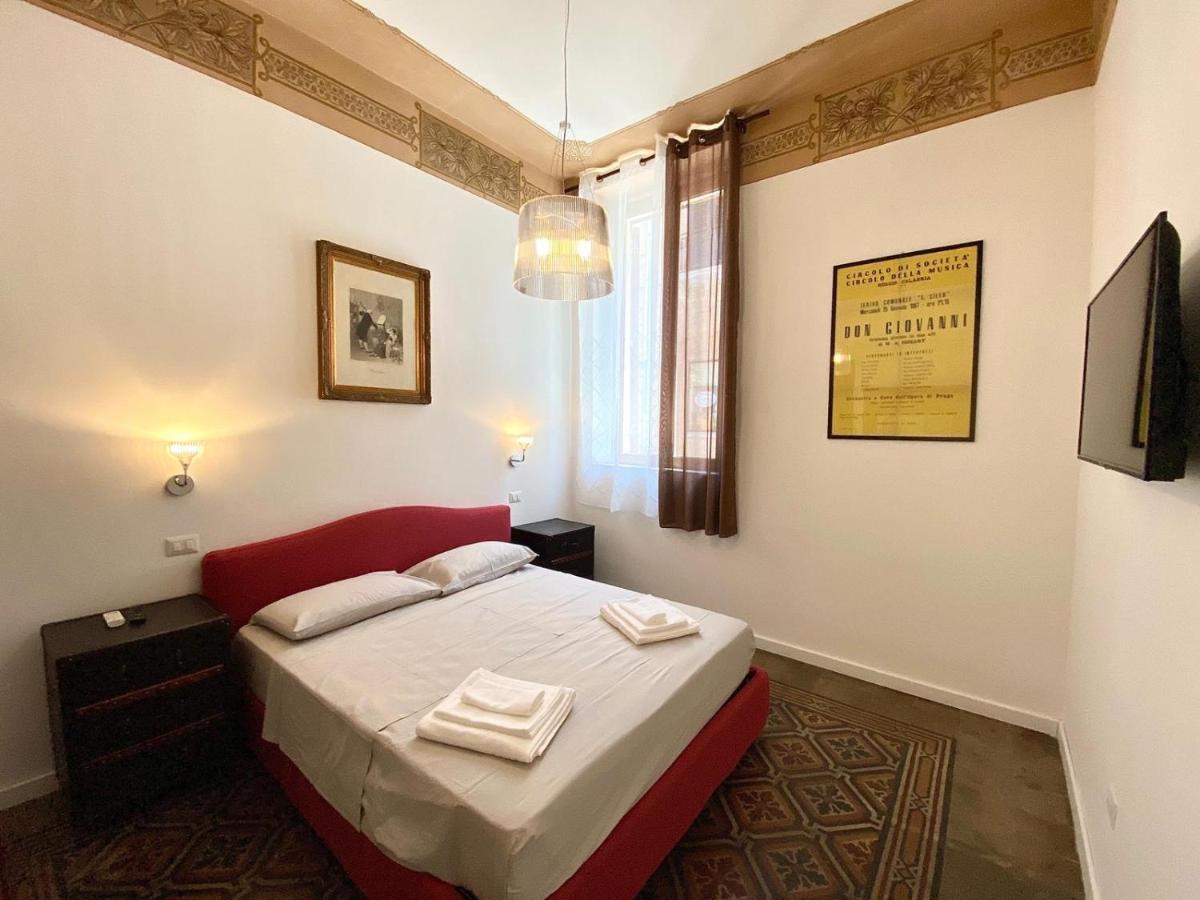 Al Teatro Bed & Breakfast Reggio di Calabria Bagian luar foto